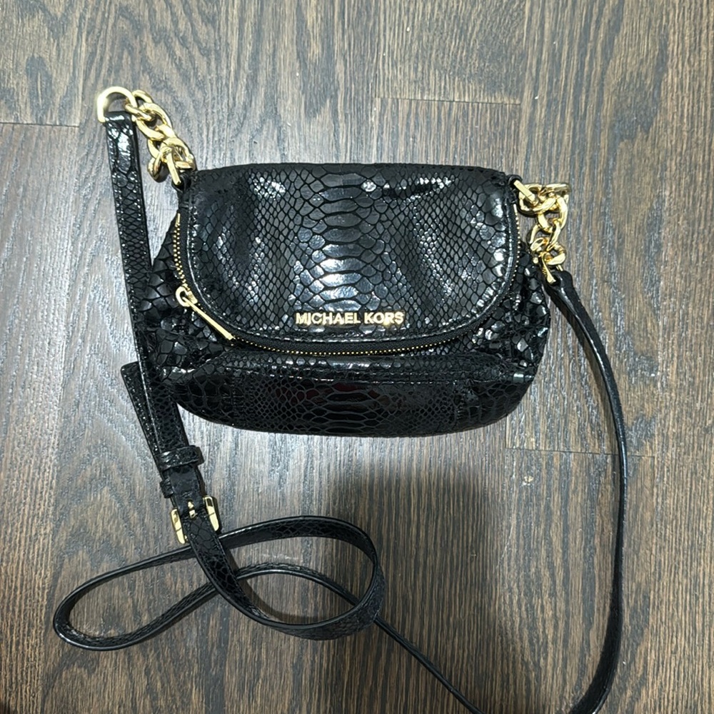 Michael kors crossbody bag